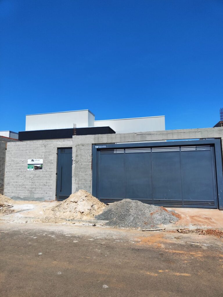 Casa em construção pela Aedificare em Penápolis-SP, com a placa da obra